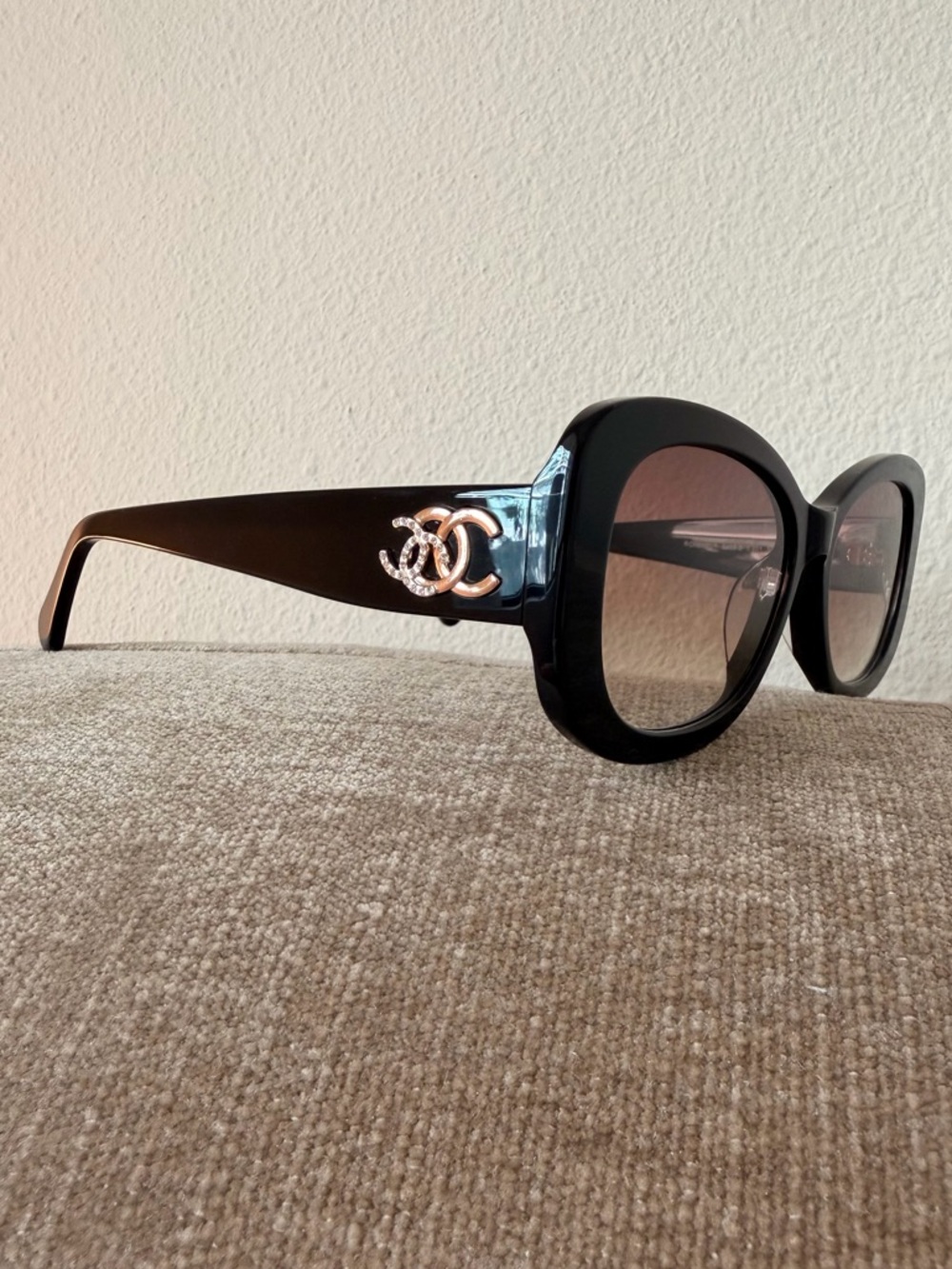 CHANEL Black Round Logo Sunglasses with Gold & Crystal CC Emblem - Picture 10 of 10